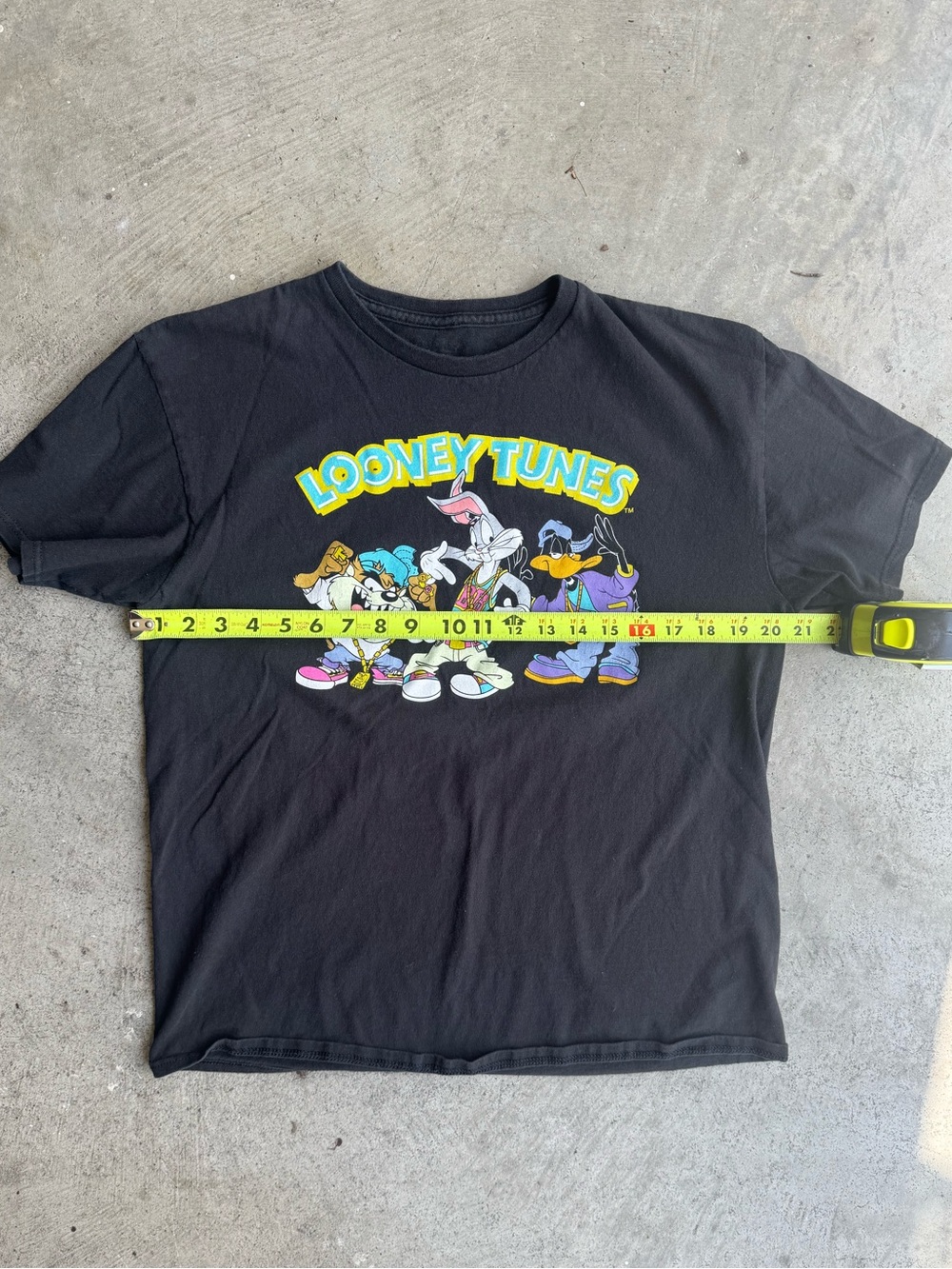Warner Bros. Black Looney Tunes Hip Hop Graphic Tee with Yellow & Blue Logo Larg - Picture 5 of 7